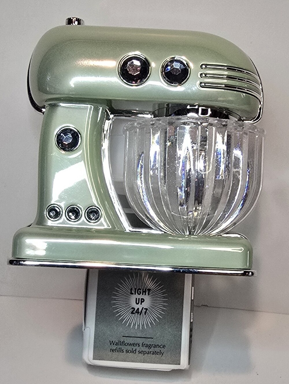 Bath & Body Works Avocado Green Stand Mixer Wallflowers nightlight plug In - Picture 2 of 3